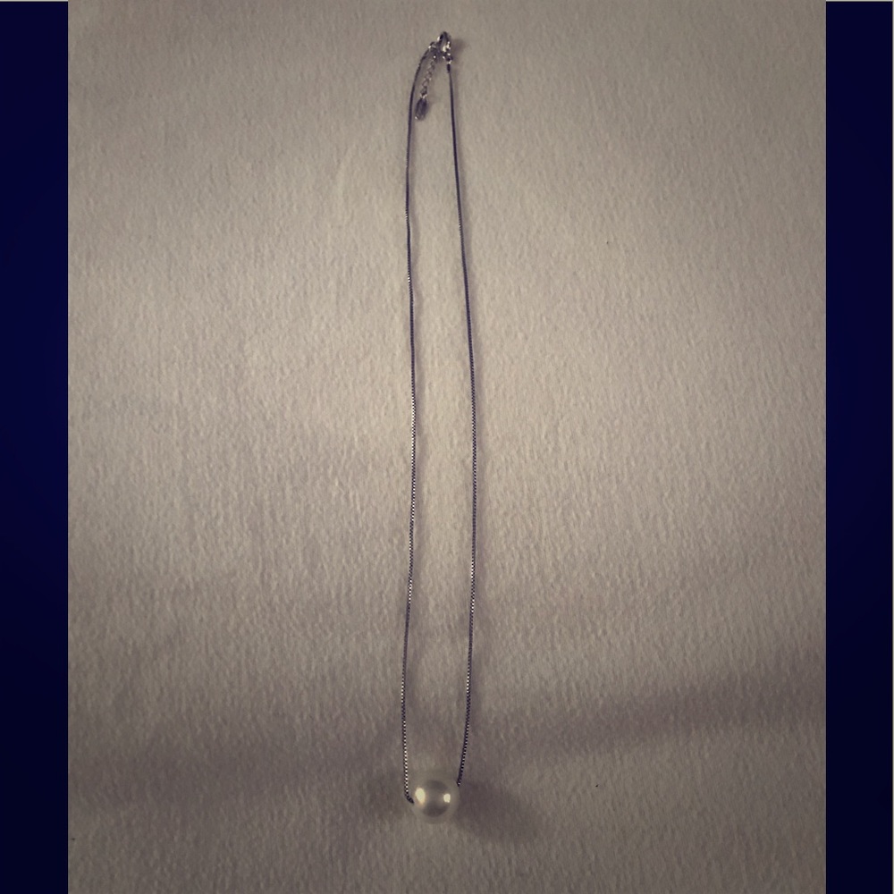 Single pearl necklace